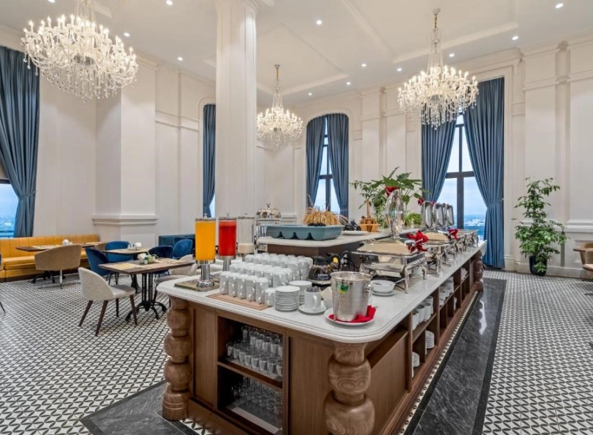 Khách sạn Rex Quảng Bình – Chìm đắm trong sự sang trọng của  thiết kế tân cổ điển Pháp giữa lòng TP. Đồng Hới