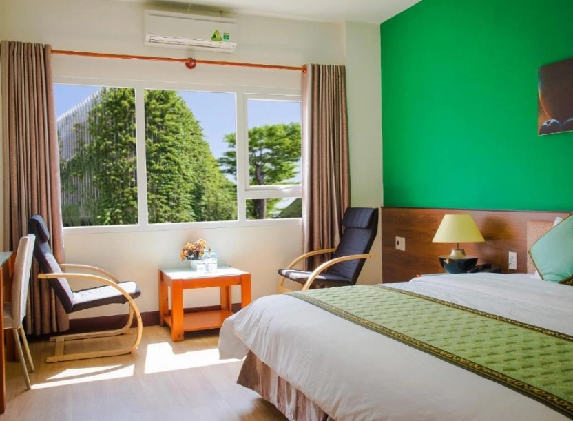 Khách sạn Sài Gòn Phong Nha – Tọa Lạc bên bờ sông Son quyến rũ