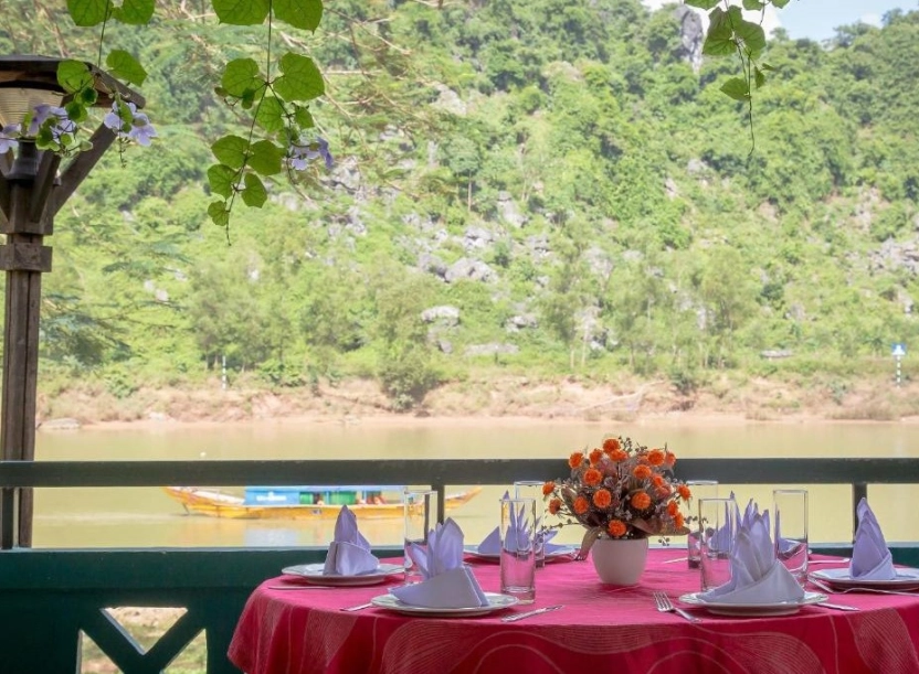 Khách sạn Sài Gòn Phong Nha – Tọa Lạc bên bờ sông Son quyến rũ