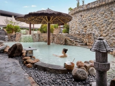 Trải Nghiệm Nghỉ Dưỡng Tại Các Suối Khoáng Nóng Miền Trung