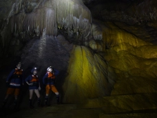 4,5km  trong động Phong Nha: Đánh thức lòng can đảm