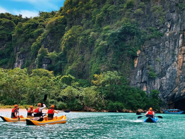 Phiêu Lưu Khám Phá: Hành Trình 4,5km Bí Ẩn Trong Lòng Động Phong Nha