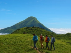 Trekking Pa Thiên – Voi Mẹp: Chạm mây trời trên “nóc nhà Quảng Trị”