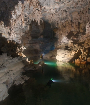Tú Làn Cave Adventure Area
