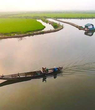 Ngắm hoàng hôn đẹp như tranh vẽ trên Phá Hạc Hải