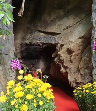 Hang Tám Cô - Nơi tưởng niệm anh linh các liệt sỹ