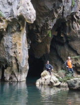 Trekking to Hang Thủy Cung – Thung lũng Sinh Tồn