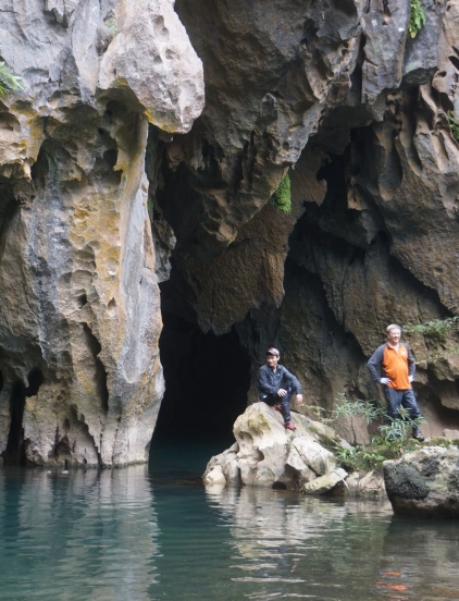 Trekking to Hang Thủy Cung – Thung lũng Sinh Tồn