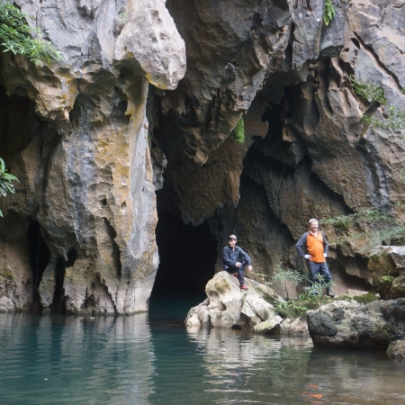 Trekking to Hang Thủy Cung – Thung lũng Sinh Tồn