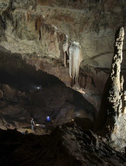Chinh phục 4,5 km Động Phong Nha bằng kayak