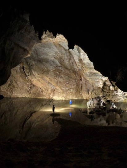 Chinh phục 4,5 km Động Phong Nha bằng kayak