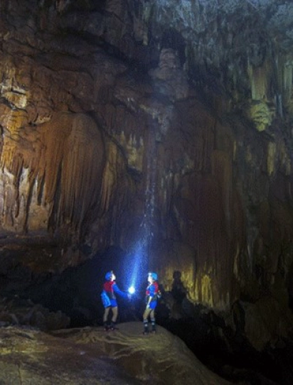 Chinh phục 4,5 km Động Phong Nha bằng kayak