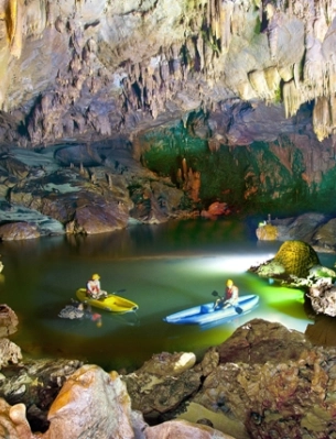 Chinh phục Xuyên Sơn Hồ - Khám phá 4,5Km động Phong Nha