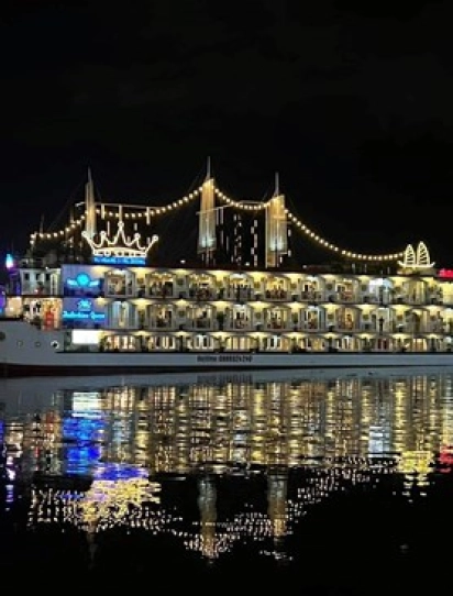 Tour 4N3Đ: Quảng Bình -Tp.HCM - Tây Ninh - Dinh độc lập - Bảo tàng  lịch sử - Du thuyền 5* - Núi Bà đen