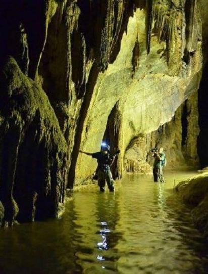 Khám phá 4km Động Thiên Đường