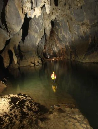 Trekking to Hang Thủy Cung – Thung lũng Sinh Tồn