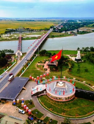 DMZ Tour: Quang Tri War Sites &amp; Vinh Moc Tunnels