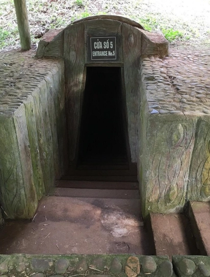 DMZ Tour: Quang Tri War Sites &amp; Vinh Moc Tunnels