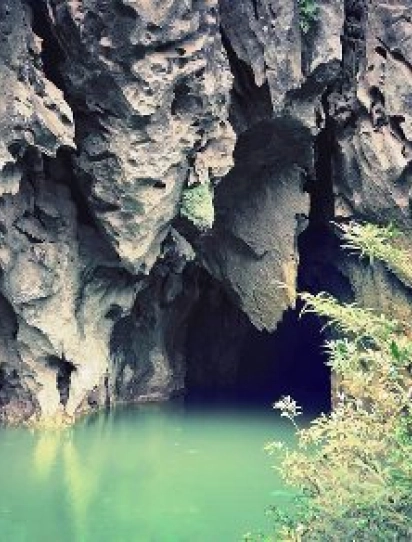 Trekking to Hang Thủy Cung – Thung lũng Sinh Tồn