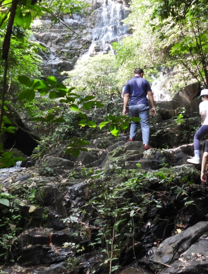Private Phong Nha 3 Days 2 Nights Tour for Families and Friends