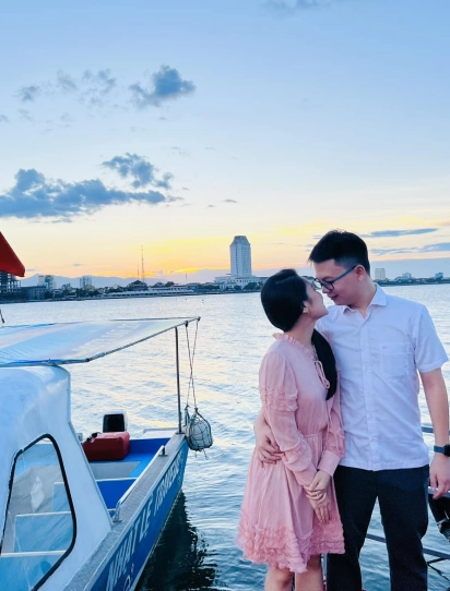 Ngắm hoàng hôn trên sông Nhật Lệ