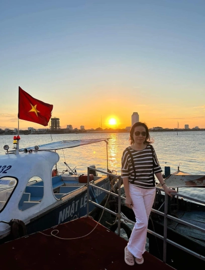 Ngắm hoàng hôn trên sông Nhật Lệ