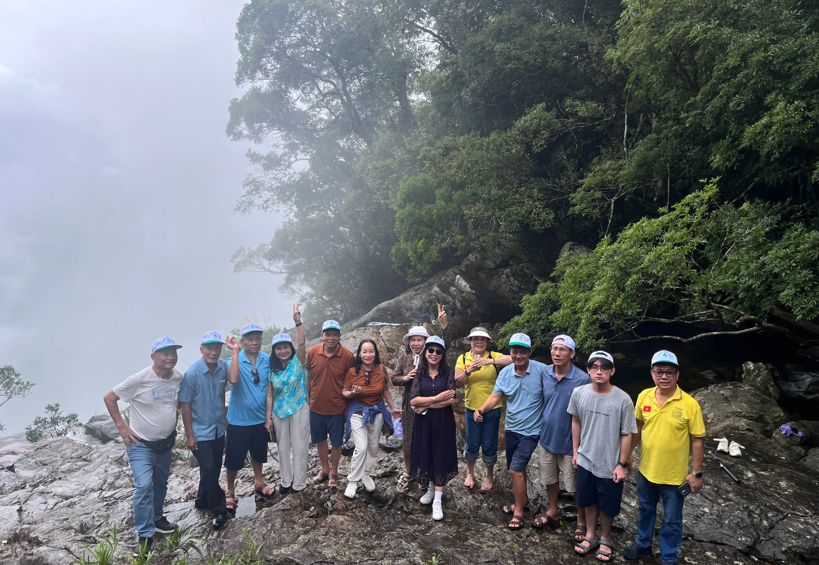 Du ngoạn Thác Đỗ Quyên - Bạch Mã