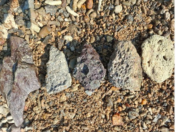 Các loại đá trên đảo