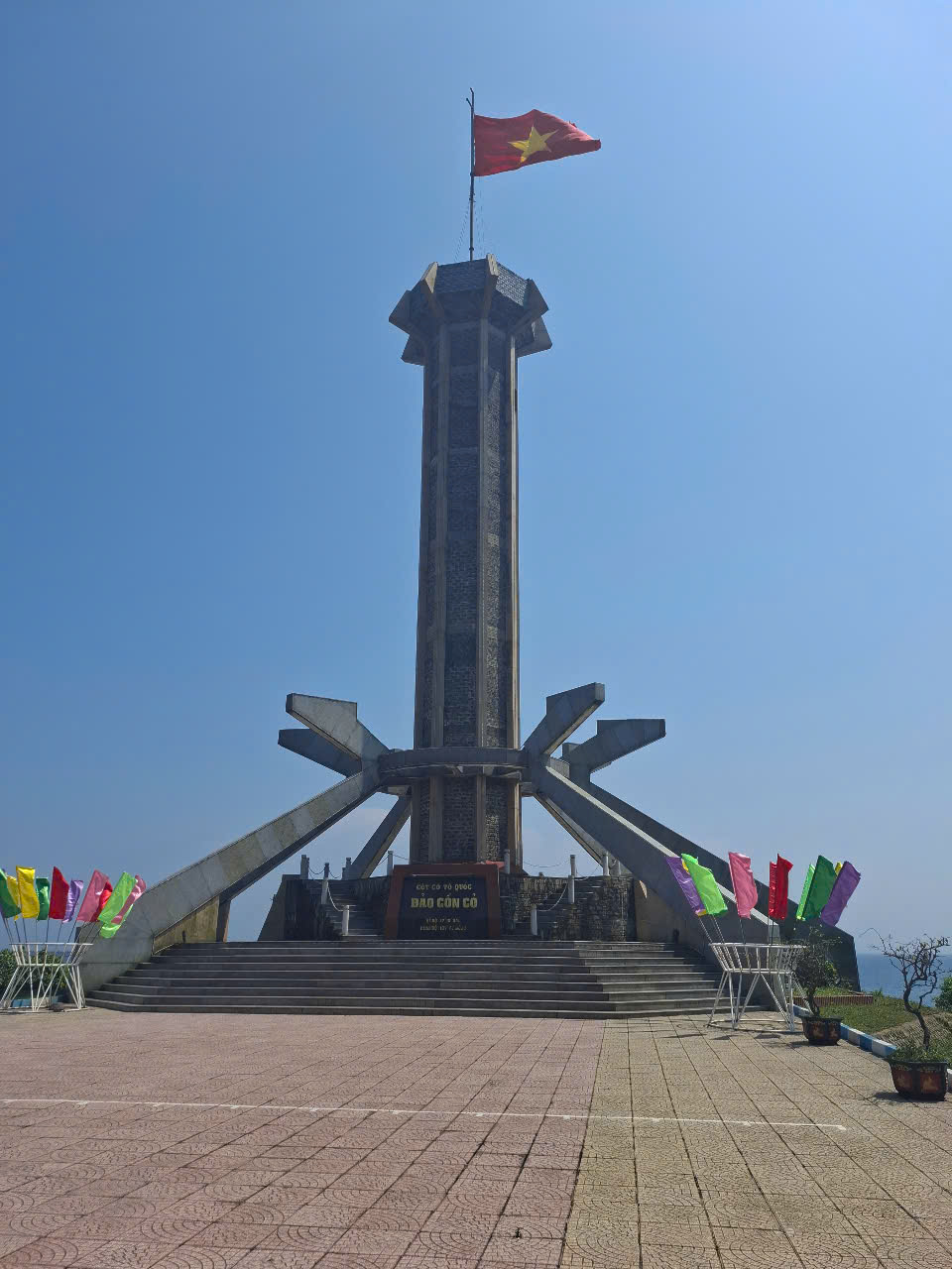 Cột cờ trên đảo Cồn Cỏ