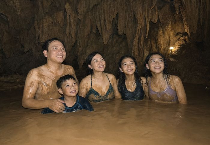 Tắm bùn hang Tối
