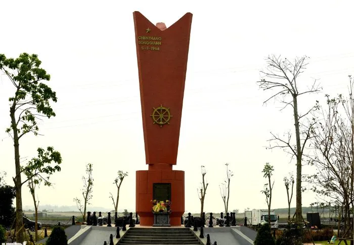 Đài Chiến Thắng Bến Phà Giang
